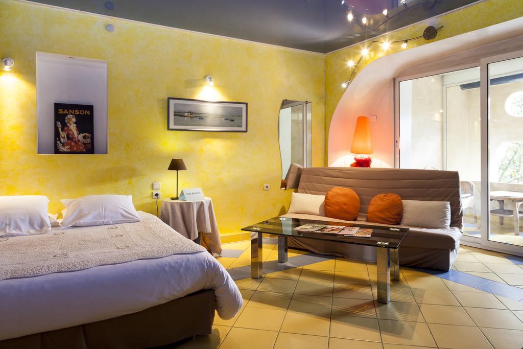 Logis Le Mas Et La Flambee Du Luberon Venelles Extérieur photo